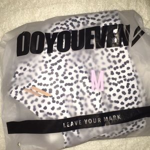DOYOUEVEN White speckled Medium sports bra
